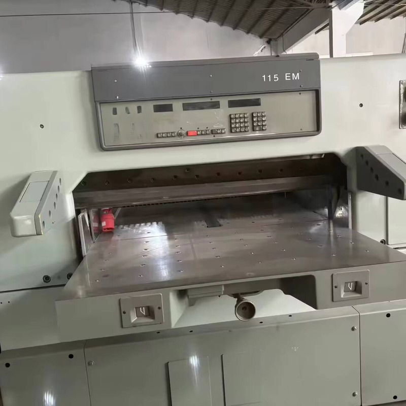 Paper Cutting Guillotine - 中古ポーラーカッター、中古ペーパーカッター115 EMギロチン小型電気絶縁紙切断機