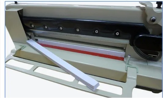 頑丈な A4 サイズ手動ペーパーカッター - 厚さ 40mm - Paper Cutting Guillotine のレビューと価格